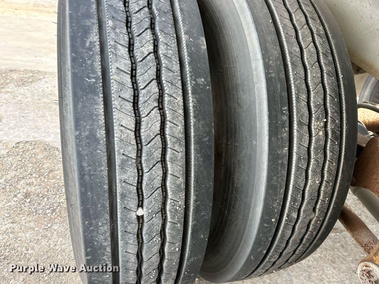 image for item DQ6630 1974 Butler pneumatic dry bulk trailer