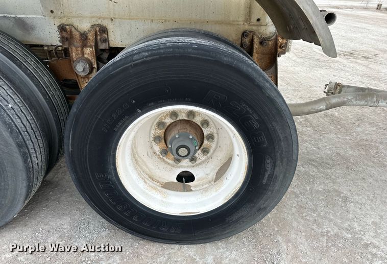 image for item DQ6630 1974 Butler pneumatic dry bulk trailer