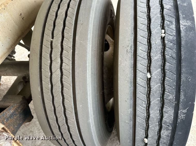 image for item DQ6630 1974 Butler pneumatic dry bulk trailer