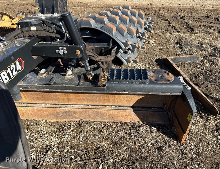 image for item DQ6642 Caterpillar GB134 skid steer grader