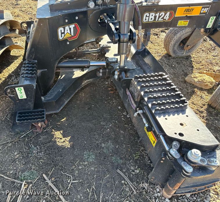 image for item DQ6642 Caterpillar GB134 skid steer grader