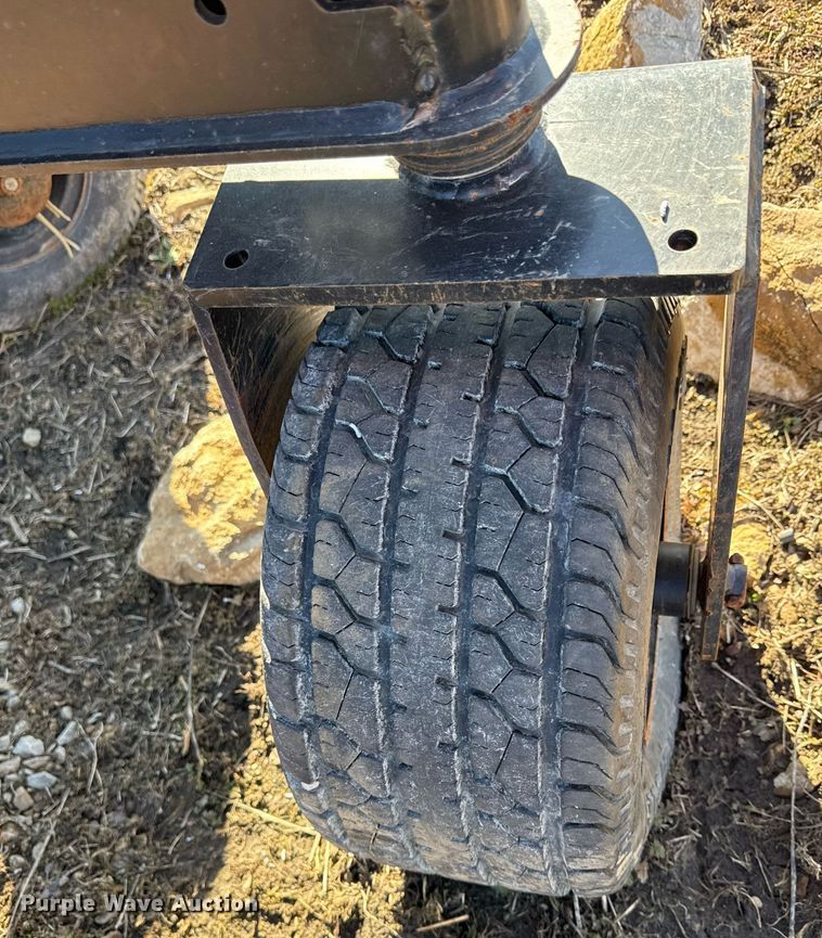 image for item DQ6642 Caterpillar GB134 skid steer grader