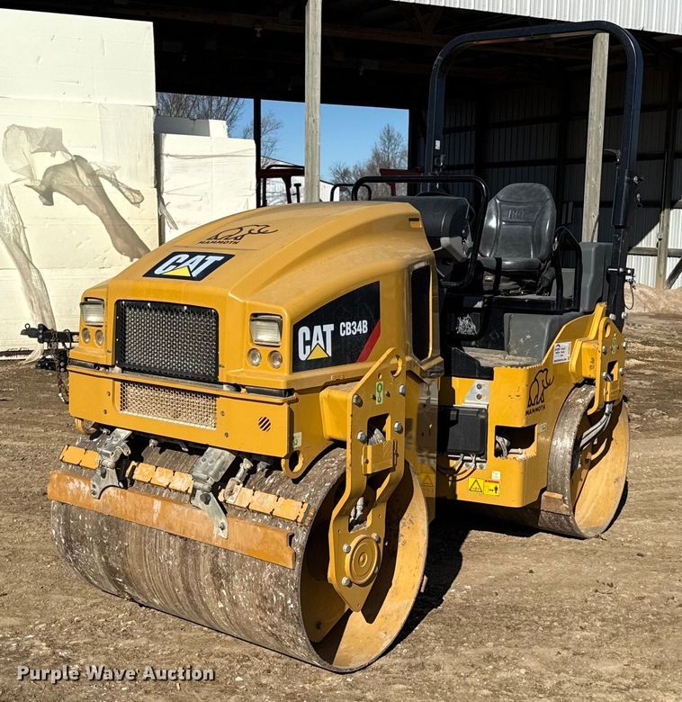 image for item DQ6643 2019 Caterpillar CB34B double drum vibratory roller