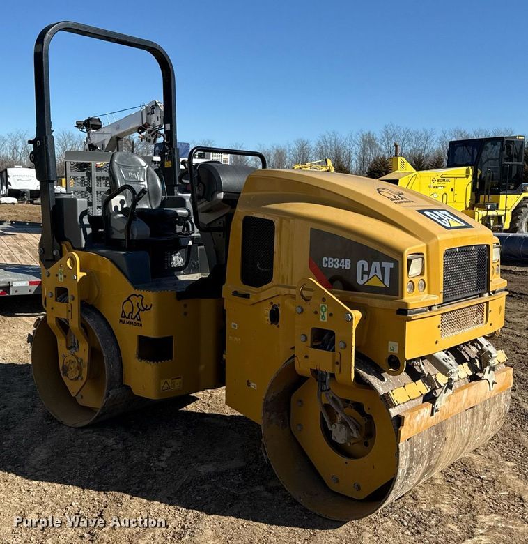image for item DQ6643 2019 Caterpillar CB34B double drum vibratory roller