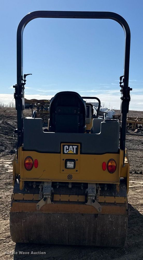 image for item DQ6643 2019 Caterpillar CB34B double drum vibratory roller