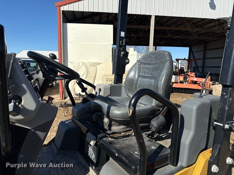 image for item DQ6643 2019 Caterpillar CB34B double drum vibratory roller