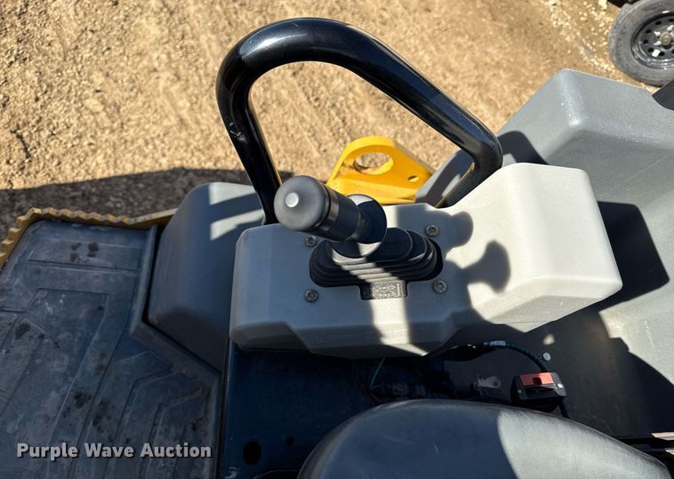 image for item DQ6643 2019 Caterpillar CB34B double drum vibratory roller