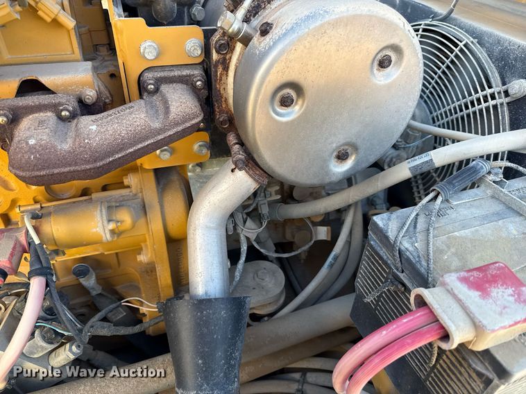 image for item DQ6643 2019 Caterpillar CB34B double drum vibratory roller