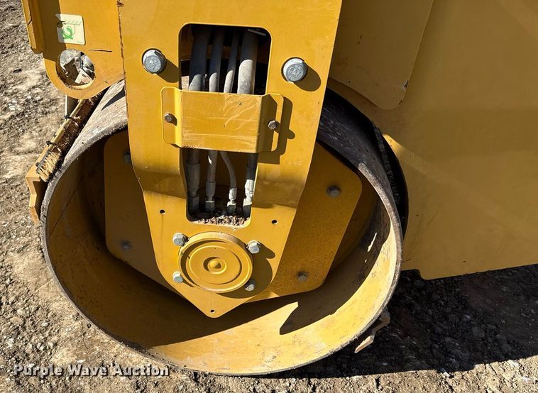 image for item DQ6643 2019 Caterpillar CB34B double drum vibratory roller