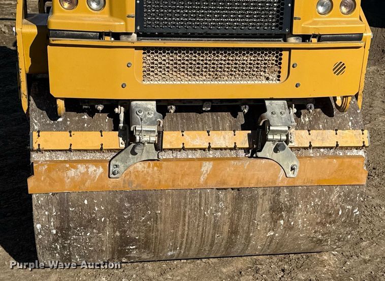 image for item DQ6643 2019 Caterpillar CB34B double drum vibratory roller