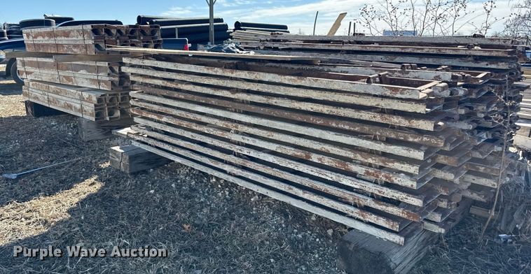 image for item DQ6647 Metal concrete forms