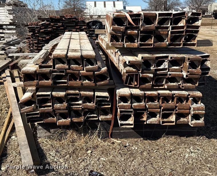 image for item DQ6647 Metal concrete forms