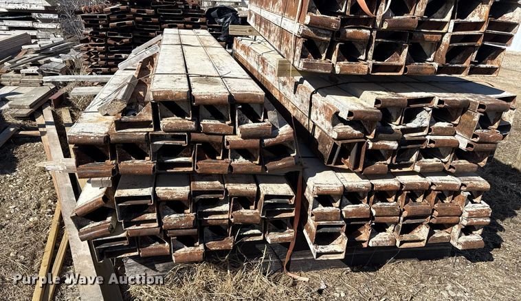 image for item DQ6647 Metal concrete forms