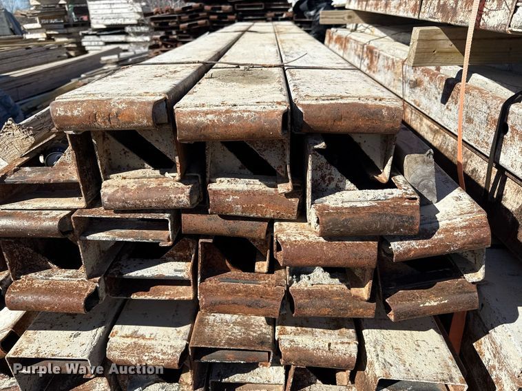 image for item DQ6647 Metal concrete forms