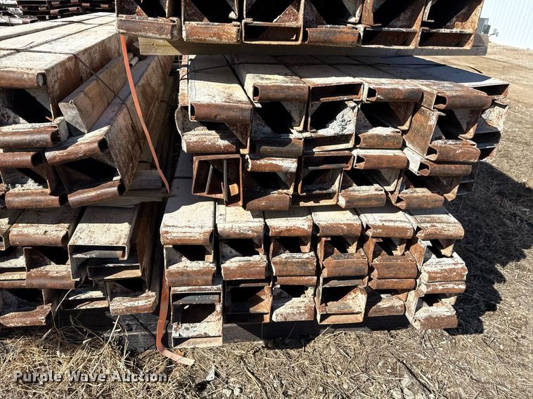 image for item DQ6647 Metal concrete forms