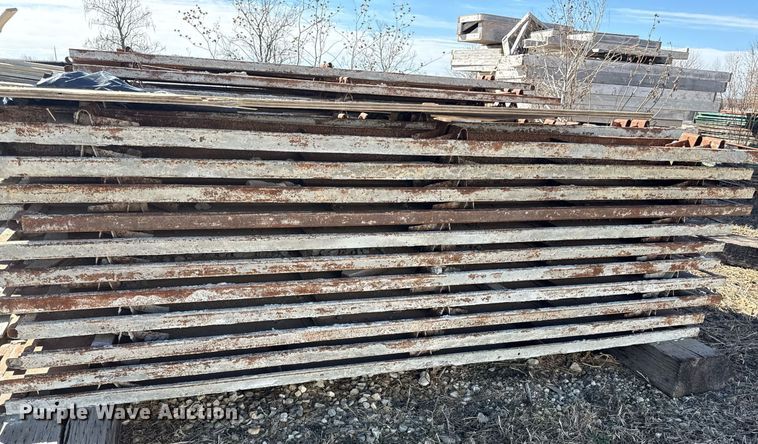 image for item DQ6647 Metal concrete forms