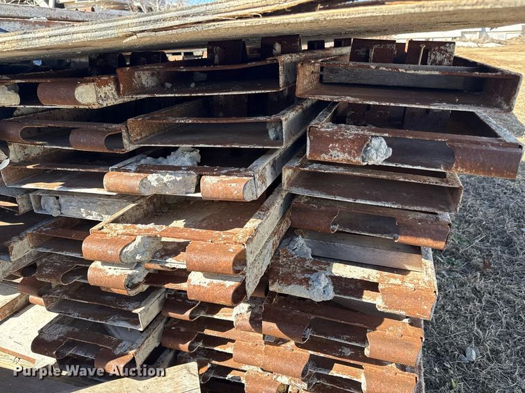 image for item DQ6647 Metal concrete forms