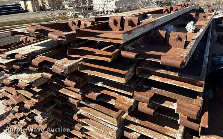 image for item DQ6647 Metal concrete forms