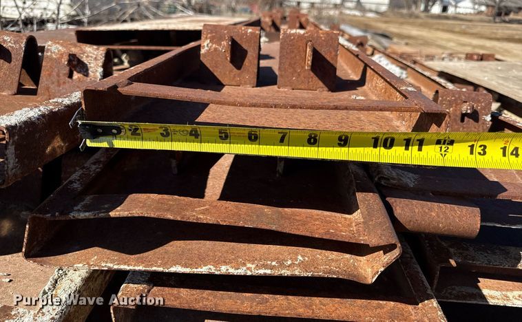 image for item DQ6647 Metal concrete forms