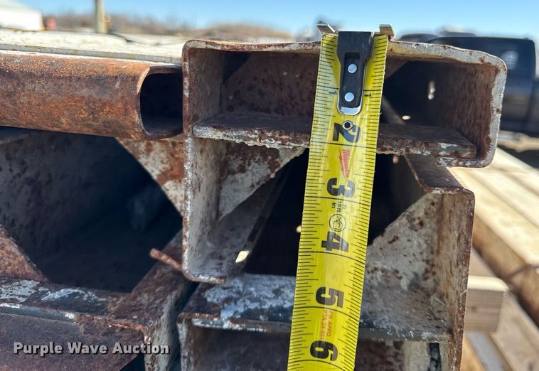 image for item DQ6647 Metal concrete forms