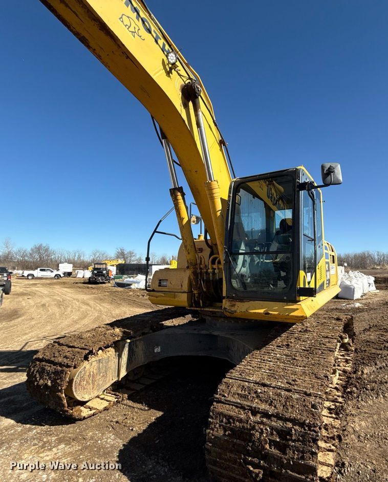 image for item DQ6648 2012 Komatsu PC240LC-10 excavator