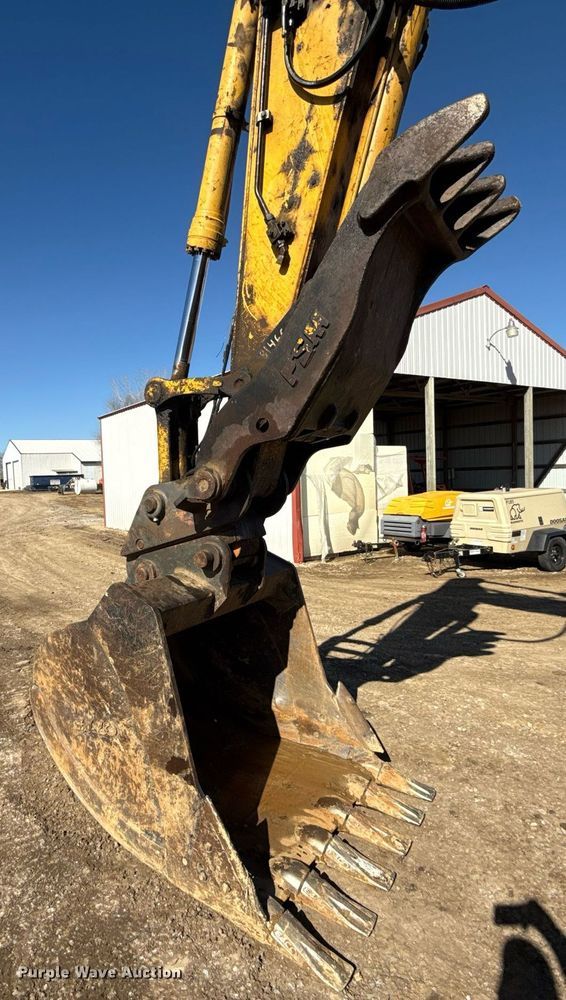 image for item DQ6648 2012 Komatsu PC240LC-10 excavator