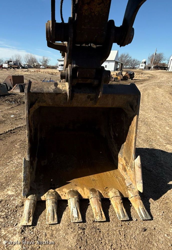 image for item DQ6648 2012 Komatsu PC240LC-10 excavator