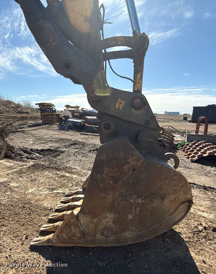 image for item DQ6648 2012 Komatsu PC240LC-10 excavator