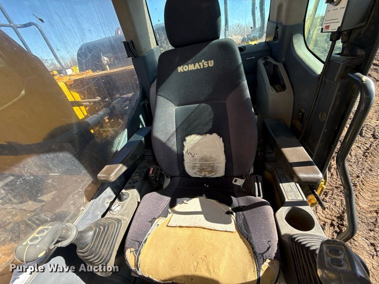 image for item DQ6648 2012 Komatsu PC240LC-10 excavator