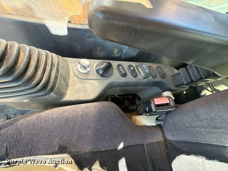 image for item DQ6648 2012 Komatsu PC240LC-10 excavator