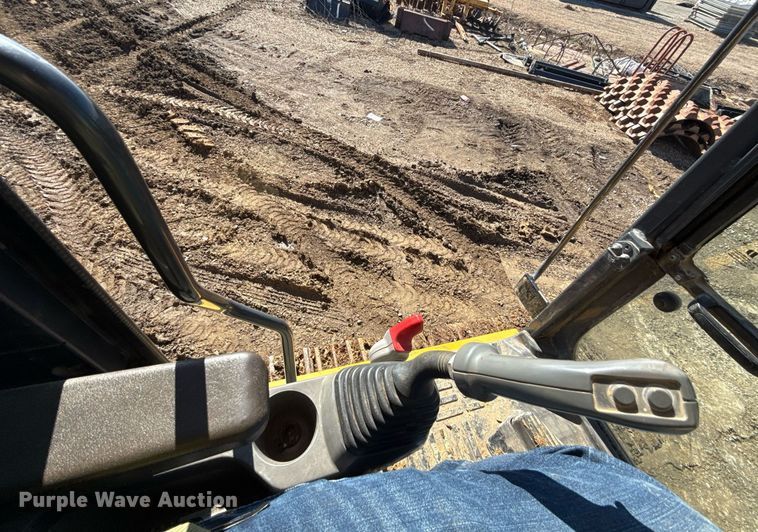 image for item DQ6648 2012 Komatsu PC240LC-10 excavator