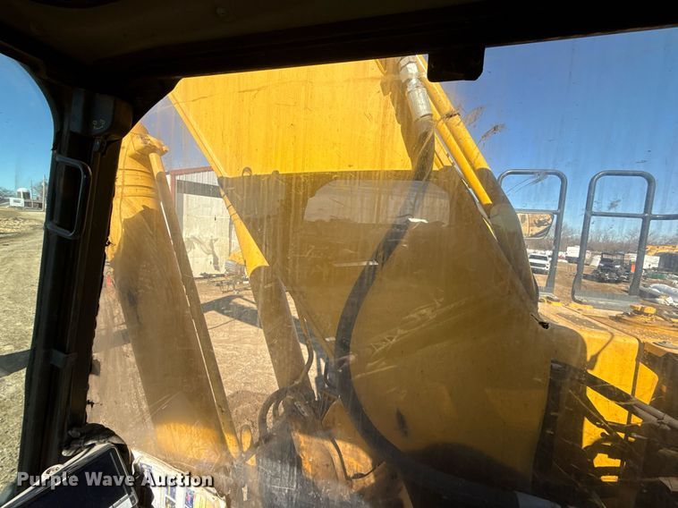 image for item DQ6648 2012 Komatsu PC240LC-10 excavator
