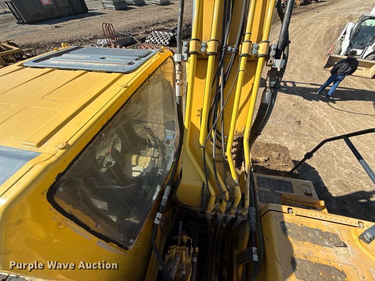 image for item DQ6648 2012 Komatsu PC240LC-10 excavator