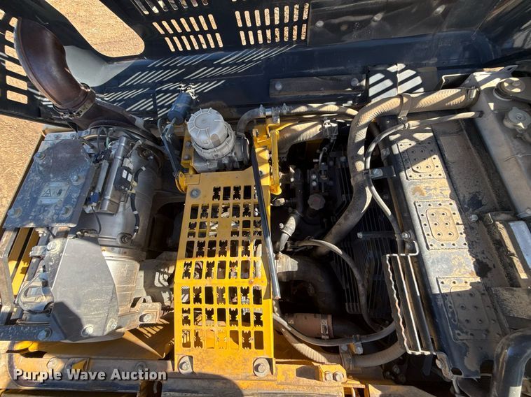 image for item DQ6648 2012 Komatsu PC240LC-10 excavator