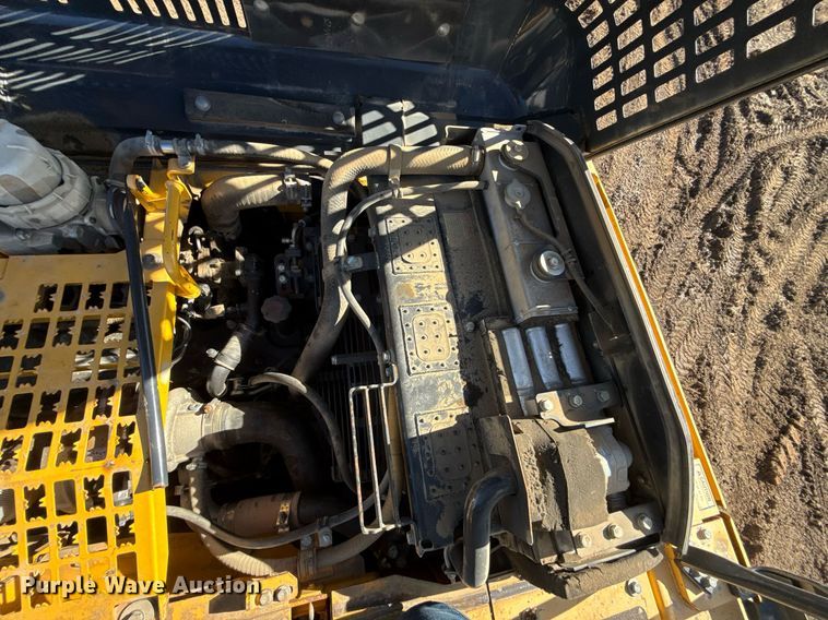 image for item DQ6648 2012 Komatsu PC240LC-10 excavator