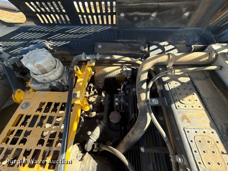 image for item DQ6648 2012 Komatsu PC240LC-10 excavator