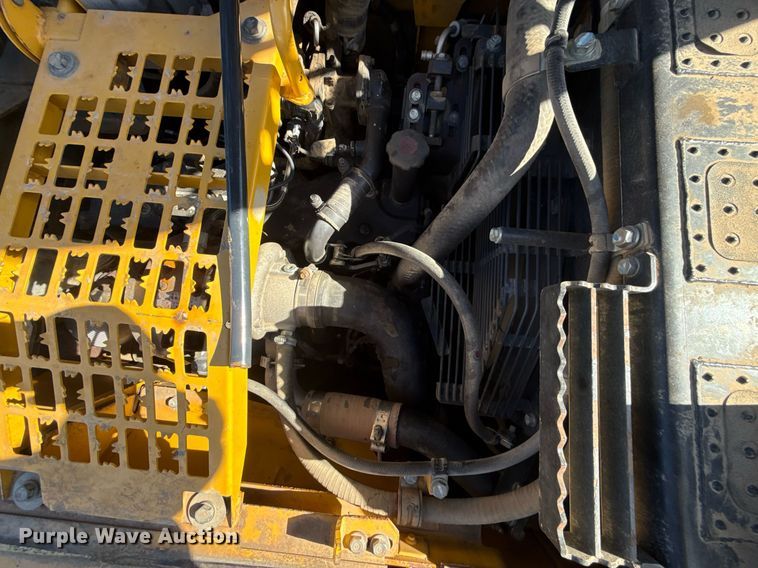 image for item DQ6648 2012 Komatsu PC240LC-10 excavator