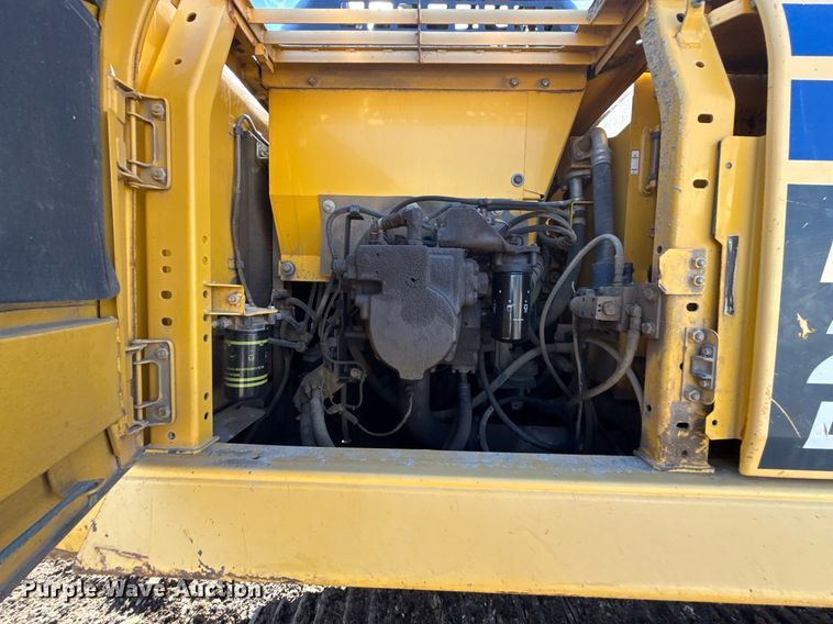 image for item DQ6648 2012 Komatsu PC240LC-10 excavator