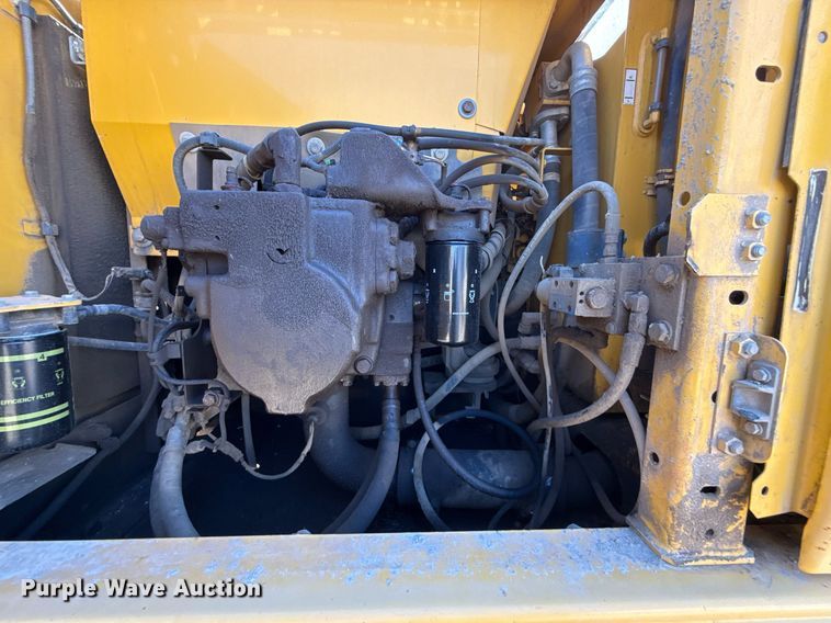 image for item DQ6648 2012 Komatsu PC240LC-10 excavator