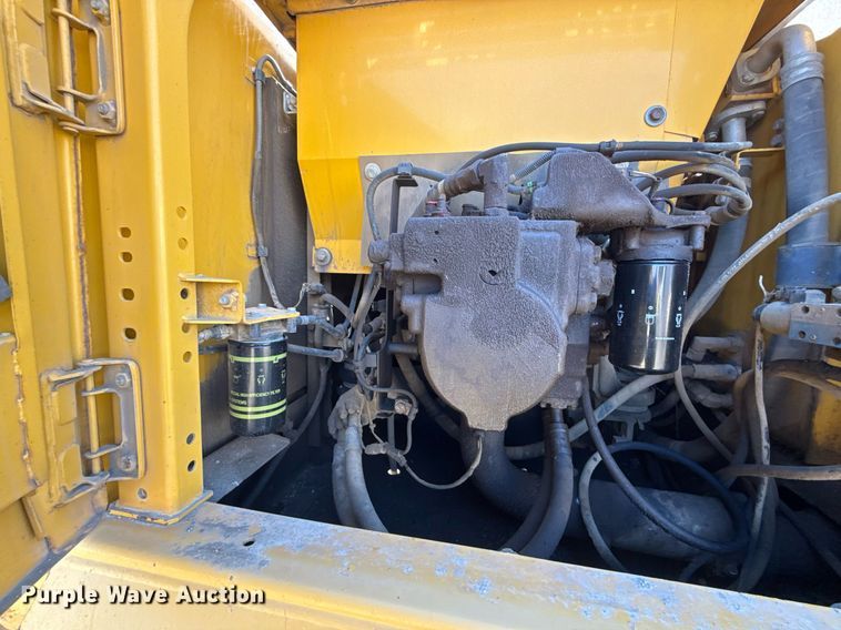 image for item DQ6648 2012 Komatsu PC240LC-10 excavator