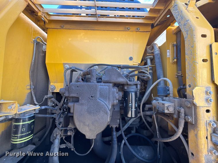 image for item DQ6648 2012 Komatsu PC240LC-10 excavator