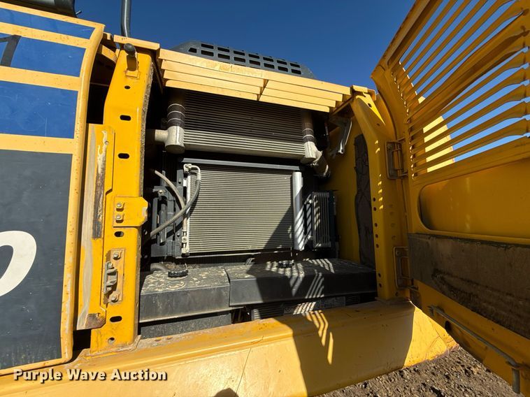 image for item DQ6648 2012 Komatsu PC240LC-10 excavator