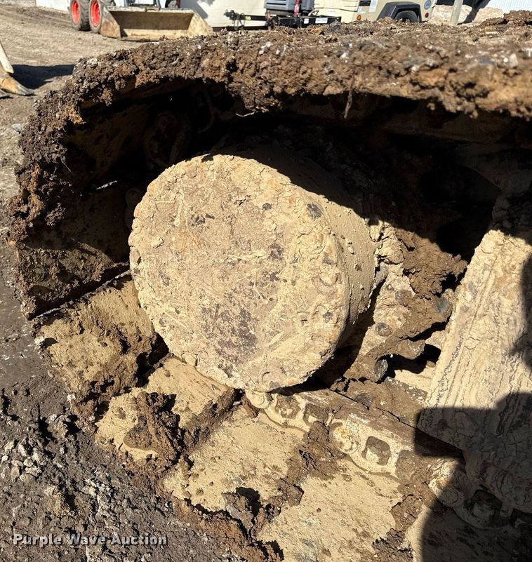 image for item DQ6648 2012 Komatsu PC240LC-10 excavator