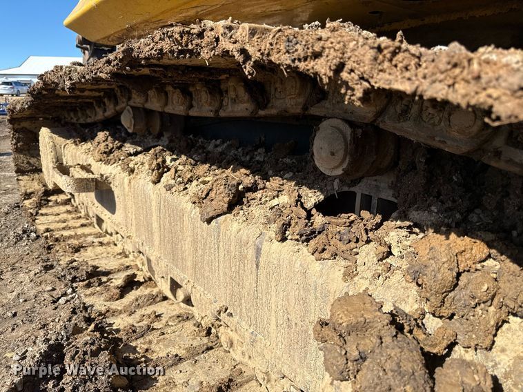 image for item DQ6648 2012 Komatsu PC240LC-10 excavator