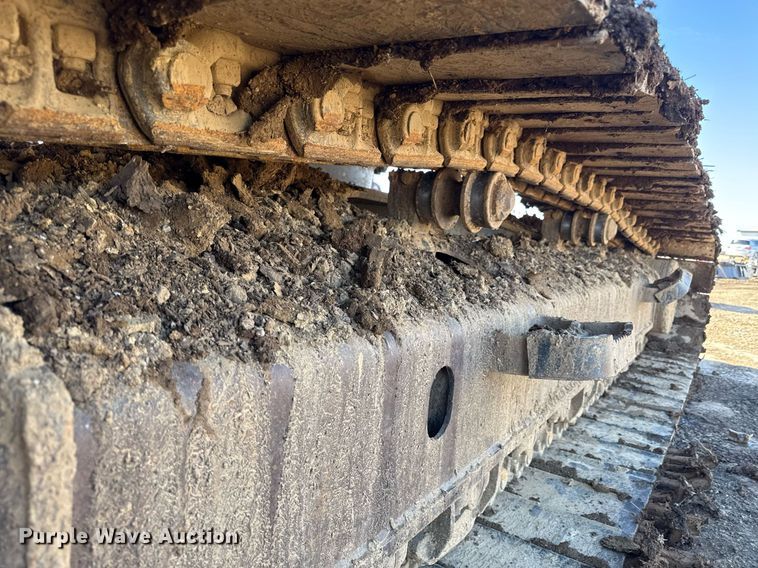 image for item DQ6648 2012 Komatsu PC240LC-10 excavator