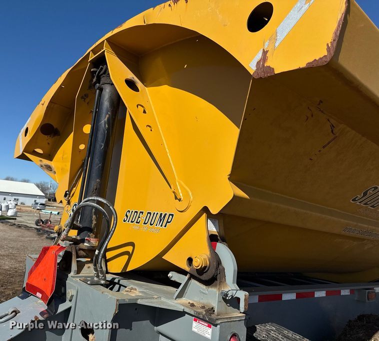 image for item DQ6649 2021 Smithco CP30-30-21 side dump trailer