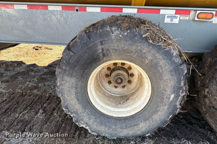 image for item DQ6649 2021 Smithco CP30-30-21 side dump trailer