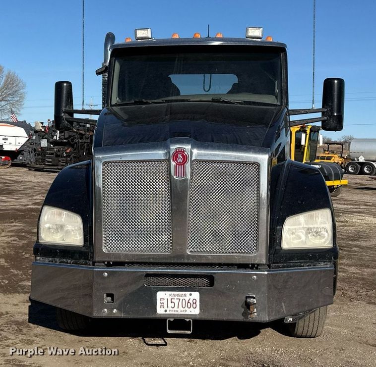 image for item DQ6672 2017 Kenworth T880 semi truck