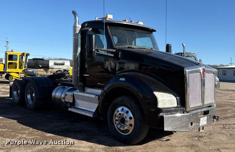 image for item DQ6672 2017 Kenworth T880 semi truck