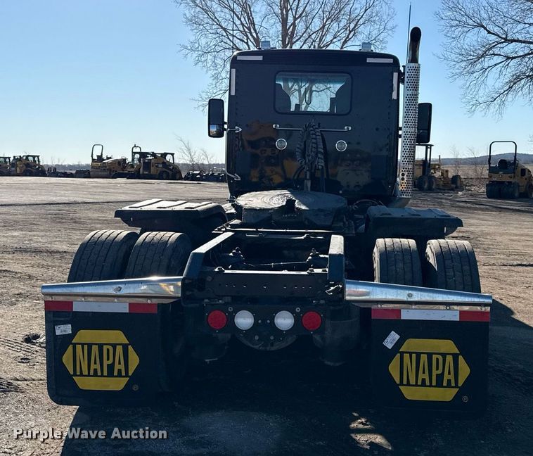 image for item DQ6672 2017 Kenworth T880 semi truck